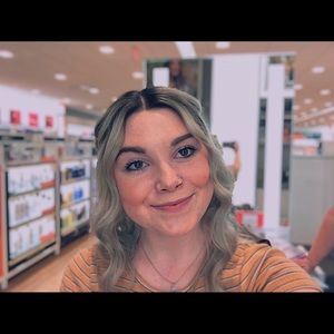 Meet your Posher, Tia